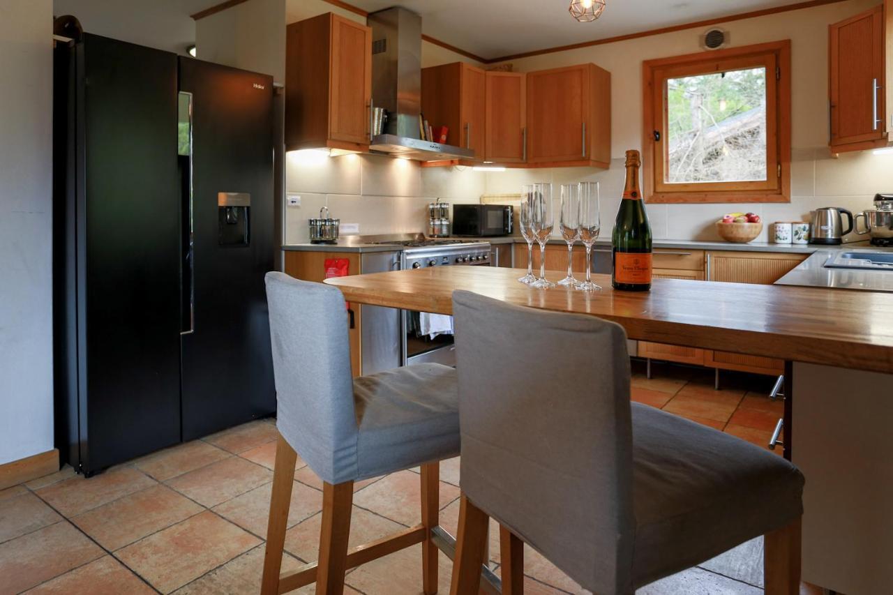 Chamonix Large Chalet, Sleeps 12, 200m2, 5 Bedroom, 4 Bathroom, Garden, Jacuzzi, Sauna Exterior foto