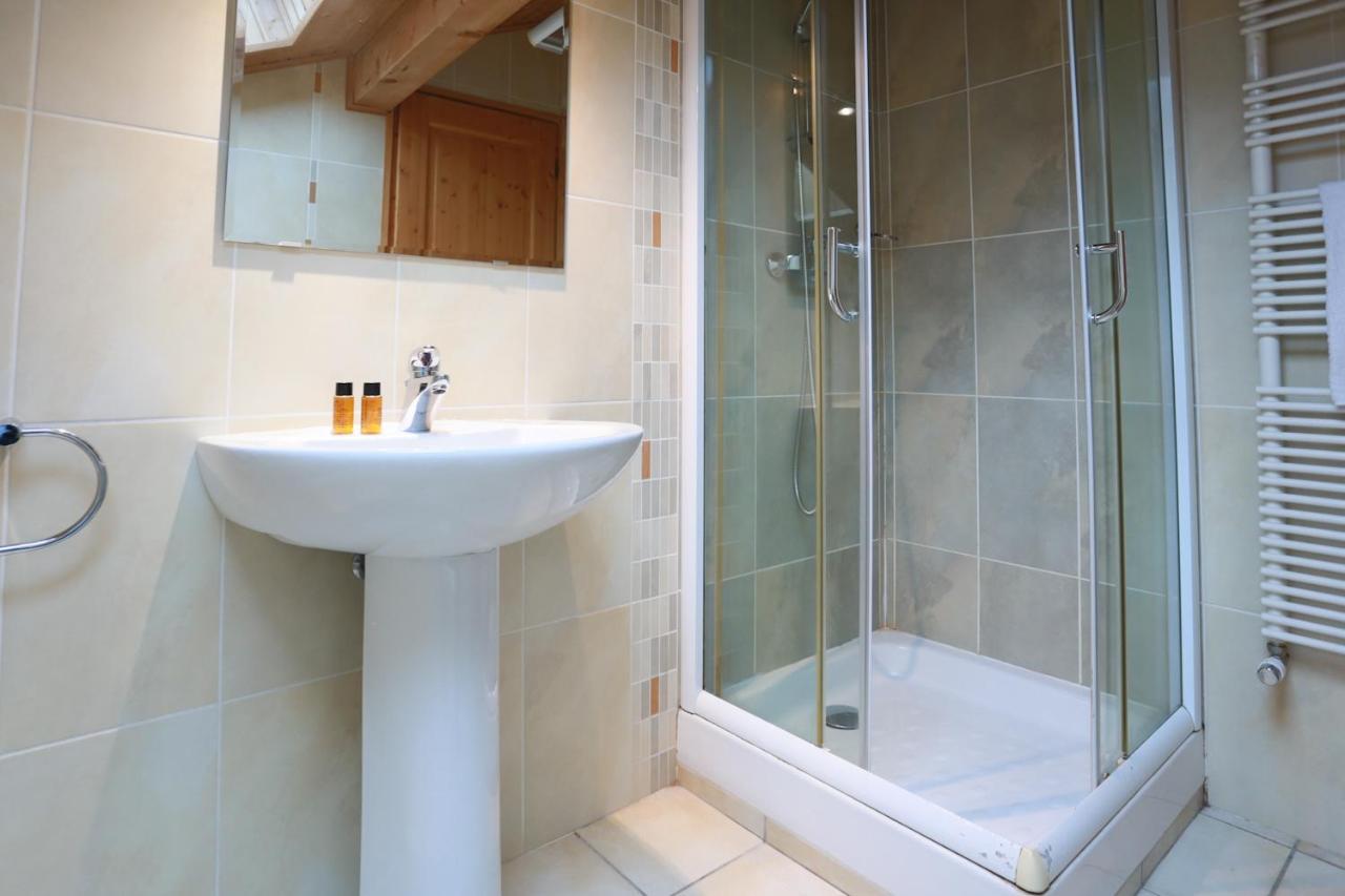 Chamonix Large Chalet, Sleeps 12, 200m2, 5 Bedroom, 4 Bathroom, Garden, Jacuzzi, Sauna Exterior foto