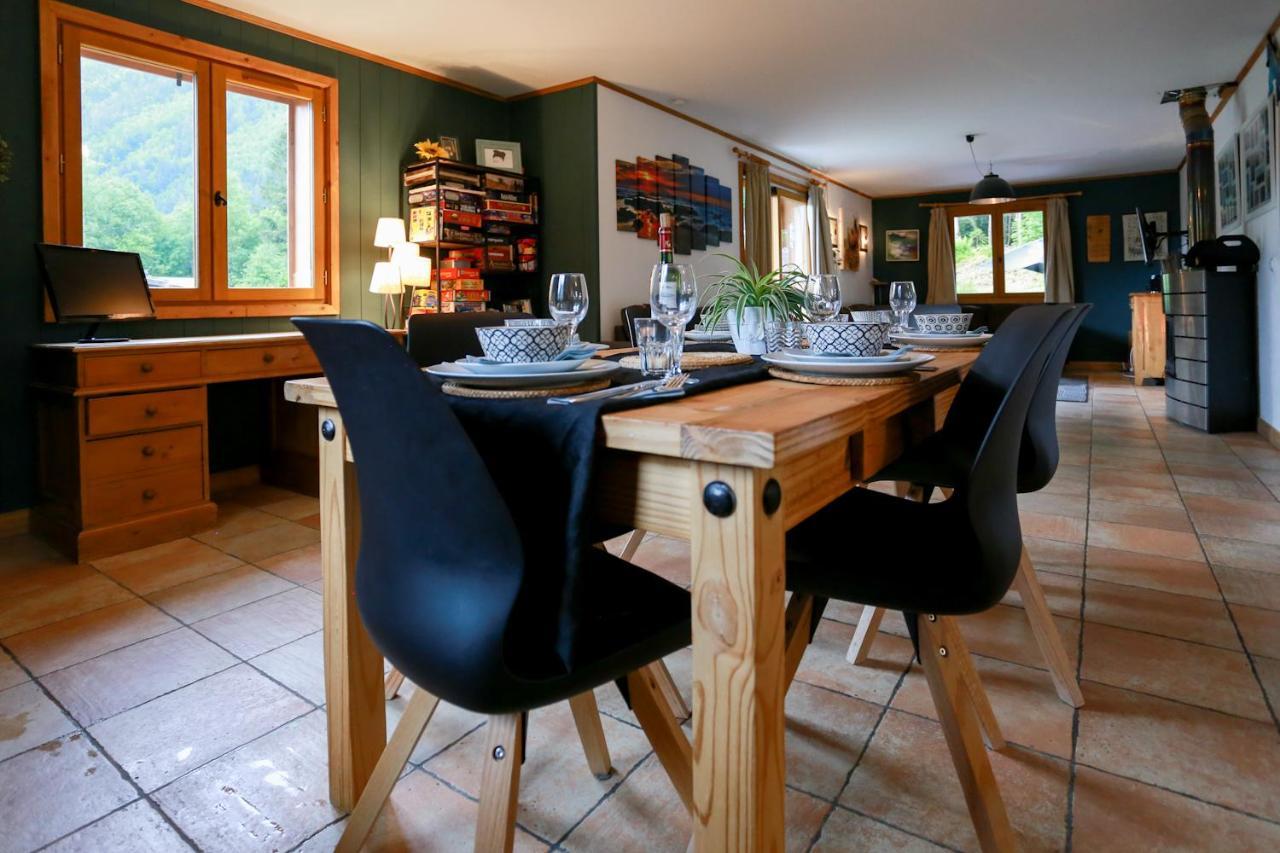 Chamonix Large Chalet, Sleeps 12, 200m2, 5 Bedroom, 4 Bathroom, Garden, Jacuzzi, Sauna Exterior foto