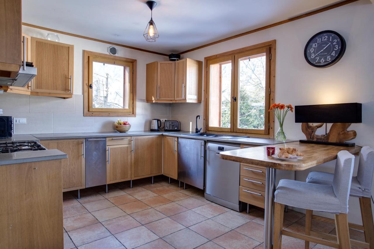 Chamonix Large Chalet, Sleeps 12, 200m2, 5 Bedroom, 4 Bathroom, Garden, Jacuzzi, Sauna Exterior foto